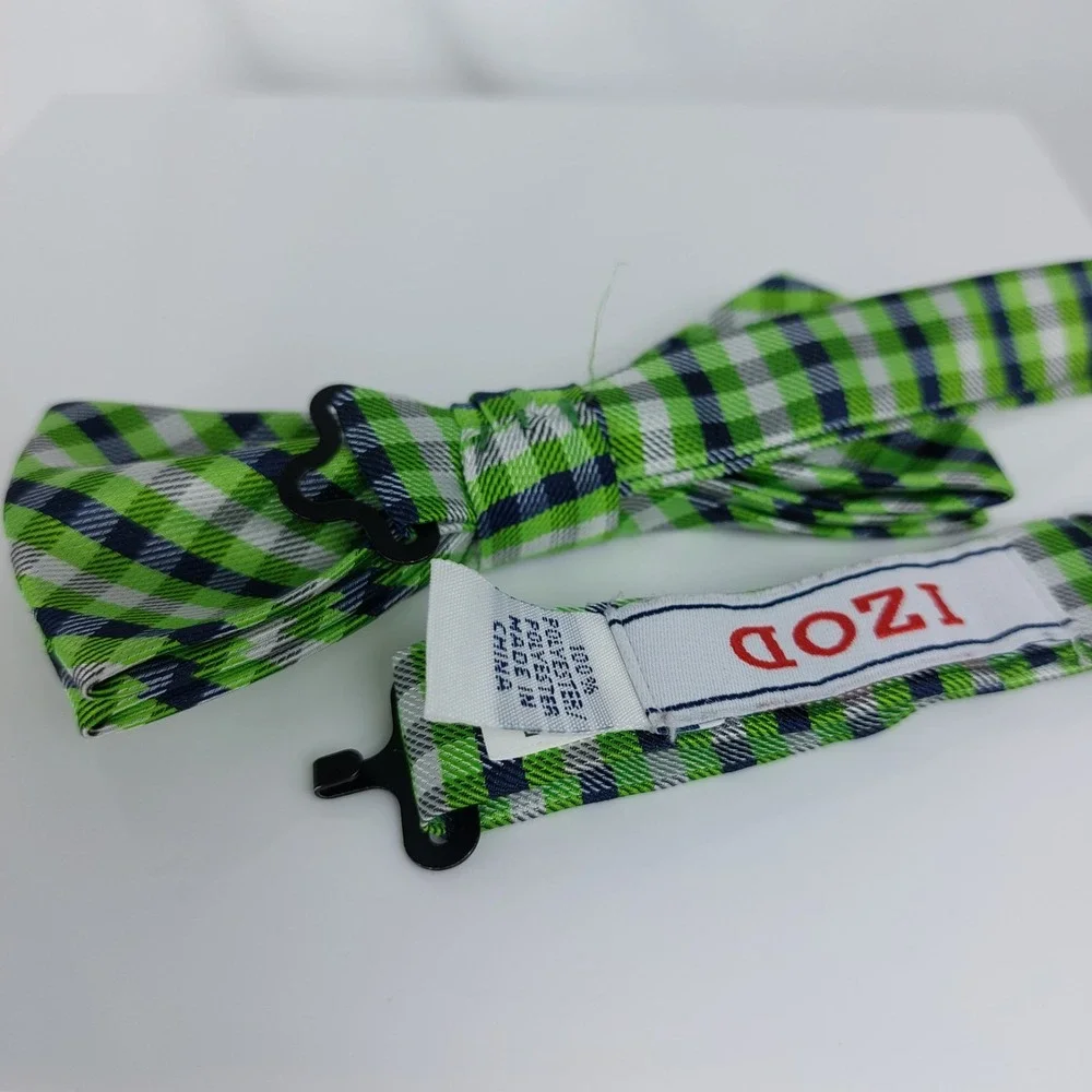 IZOD Pretied Youth Bowtie Green Blue Plaid Adjustable 8